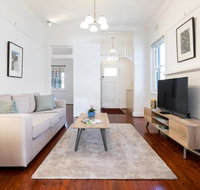 Bright and Elegant Executive 3 Bedroom Family Home - Dalby Accommodation
