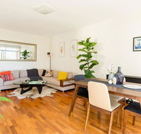 Bright and spacious apartment near Bronte beach - Dalby Accommodation