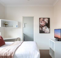 Bright Studio Steps from Westmead Hospital - Dalby Accommodation