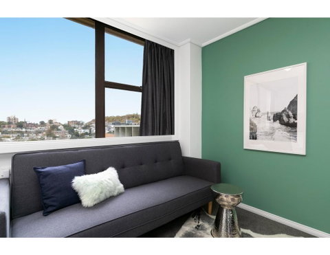 Bright, Modern Studio Steps From The Action - Dalby Accommodation 1
