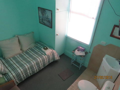 Bristol House Accommodation - Dalby Accommodation 3