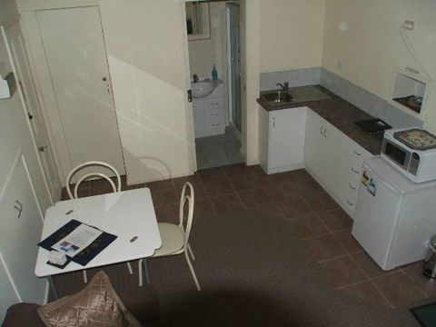 Bristol House Accommodation - Dalby Accommodation 2