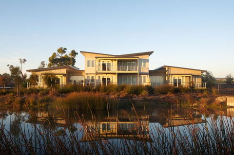 Broadbeach Inverloch Resort - Dalby Accommodation 0