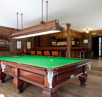 Brookfield Retreat - Large Holiday Home / Group Accommodation - Dalby Accommodation