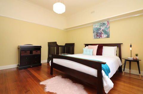 Brunswick Renaissance - Parking, Garden, Bath, Family - Dalby Accommodation 2