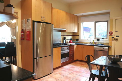 Brunswick Renaissance - Parking, Garden, Bath, Family - Dalby Accommodation 1