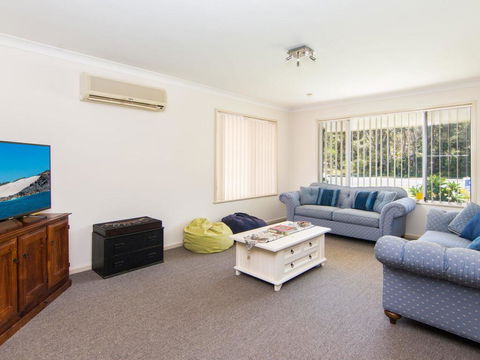 Bubsys Beach House At Pebbly - Dalby Accommodation 1