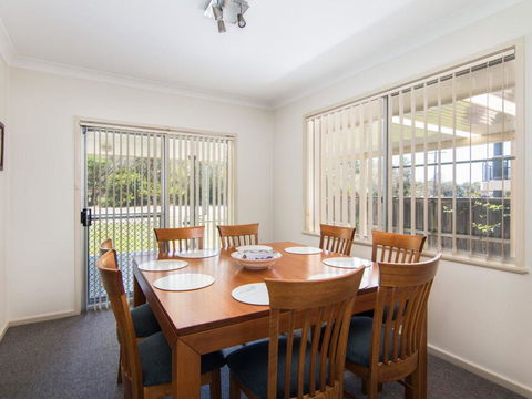 Bubsys Beach House At Pebbly - Dalby Accommodation 2