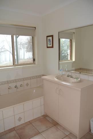 Buckland Valley Views - Dalby Accommodation 3
