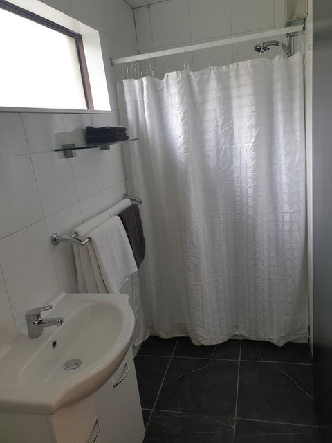 Budget On The Lake - Dalby Accommodation 3