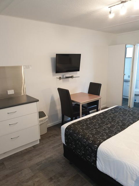 Budget On The Lake - Dalby Accommodation 0