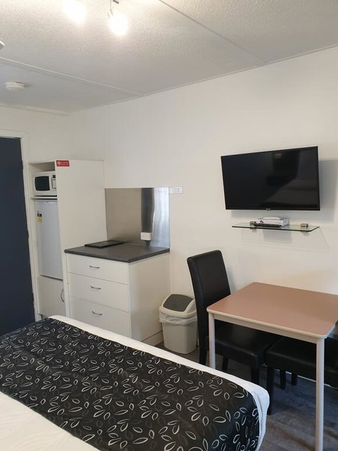Budget On The Lake - Dalby Accommodation 2