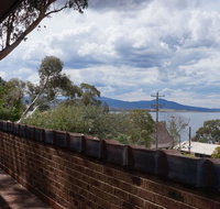 Bundilla 3 - Lake views from the Balcony - Dalby Accommodation