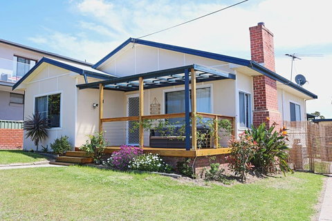 Bungo Beach House - Pet Friendly Home - Dalby Accommodation 1