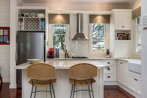 Caledonia House - Dalby Accommodation 2