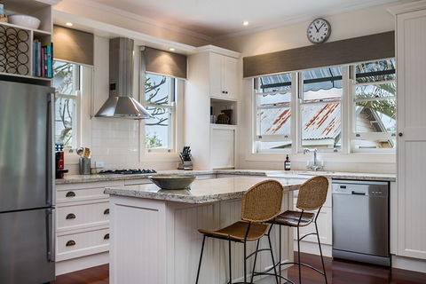 Caledonia House - Dalby Accommodation 3