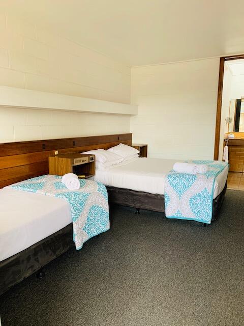 Caledonian Hotel Motel - Dalby Accommodation 3