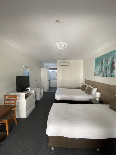 Campaspe Lodge - Dalby Accommodation 1