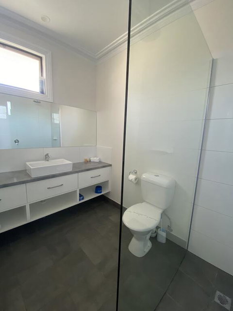 Campaspe Lodge - Dalby Accommodation 3