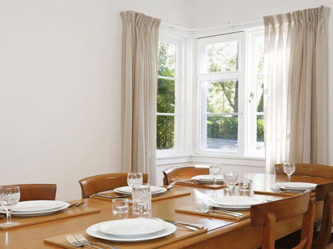 Canary Cottage - Fresh, Clean, Simple & Comfortable - Dalby Accommodation 1