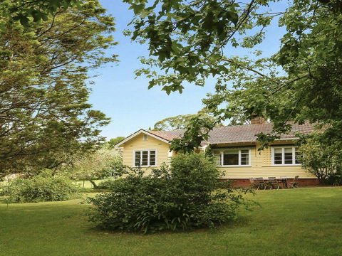 Canary Cottage - Fresh, Clean, Simple & Comfortable - Dalby Accommodation 0