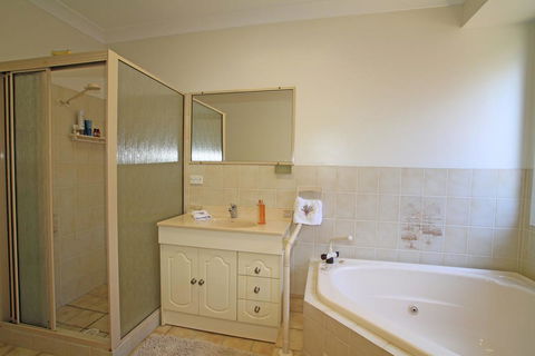 Carefree On Cormorant - Dalby Accommodation 3