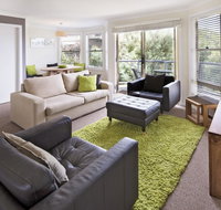 Caribou 3 - Modern  spacious with views over Lake Jindabyne - Dalby Accommodation