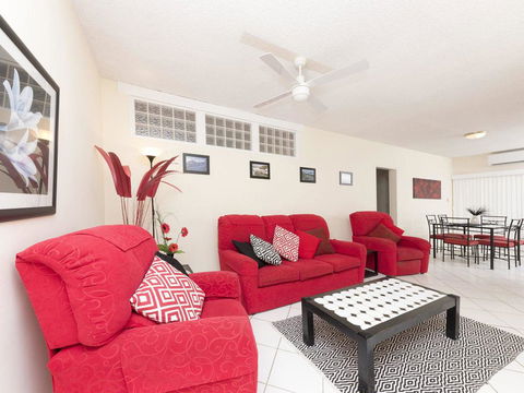 Carinya Gardens 15 - Dalby Accommodation 0