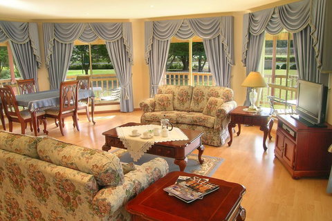 Carolynnes Cottages - Dalby Accommodation 2