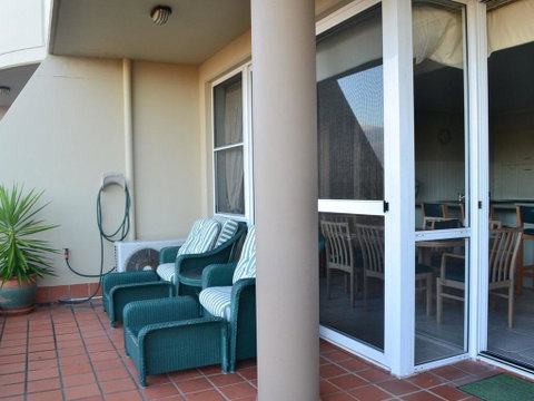 Castillo Del Mar 10 - Lake View Roof Terrace With Spa - Dalby Accommodation 3