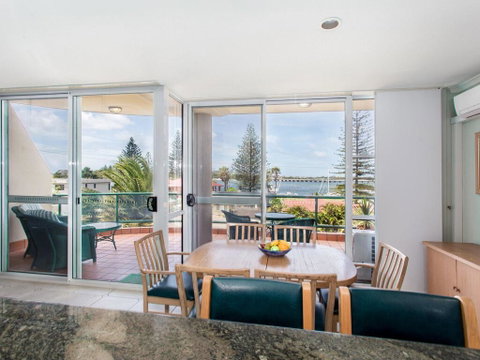 Castillo Del Mar 10 - Lake View Roof Terrace With Spa - Dalby Accommodation 0