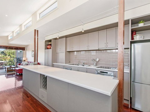 CASTWOOD VILLA No.2 - Dalby Accommodation 3