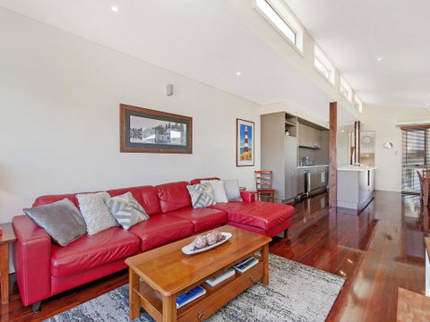 CASTWOOD VILLA No.2 - Dalby Accommodation 0