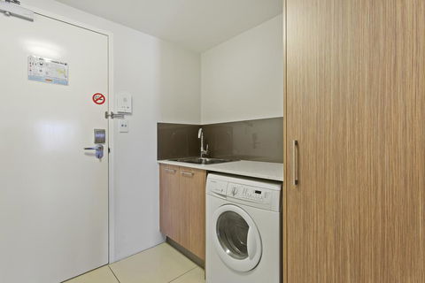 CBD Executive Apartments - Dalby Accommodation 1