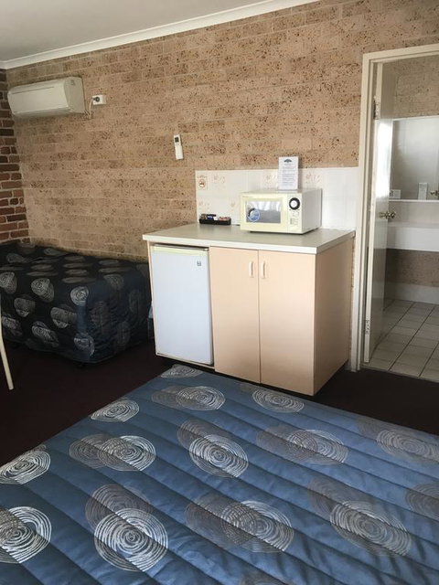 Cedar Lodge Motel - Dalby Accommodation 3