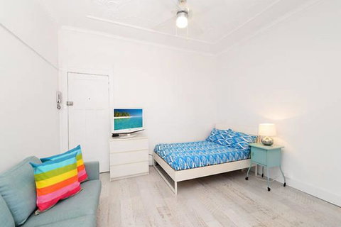 Centrally Located Bondi Beach Studio - Dalby Accommodation 0