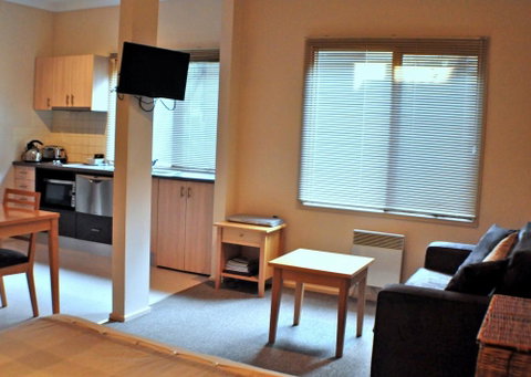 Champagne - Dalby Accommodation 0