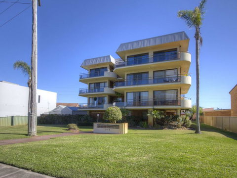 Champagne Court 1 With Water Views - Dalby Accommodation 1