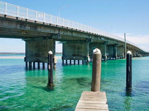 Champagne Court 1 With Water Views - Dalby Accommodation 3