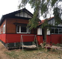 Character 1940s Property - Dalby Accommodation