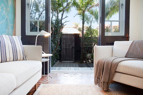 Charming Townhouse Just Steps From The Beach - Dalby Accommodation 2