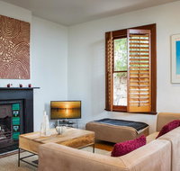 Chic Two-storey Cottage with Darling Harbour Views - Dalby Accommodation