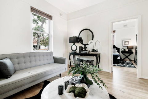 Chic Woollahra Pied-Ã -Terre With Parking - Dalby Accommodation 1