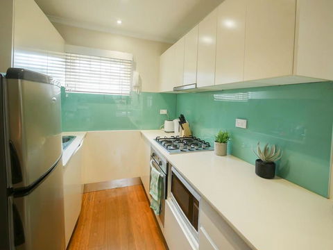 Chic, Pet Friendly & 500m To The Beach W/ Parking - Dalby Accommodation 3