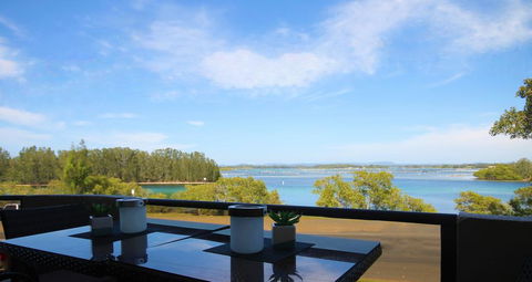 CHILL-OUT LAKESIDE @ FORSTER - Dalby Accommodation 0