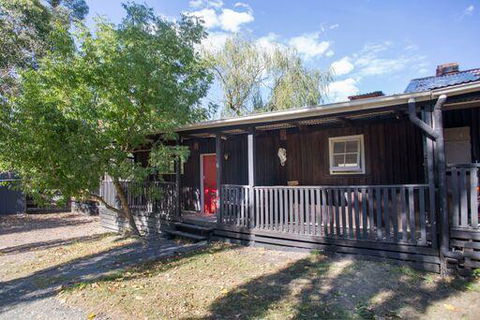 Chum Creek Hut - Dalby Accommodation 2