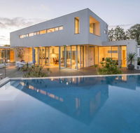 Cinque - Luxury Family Home with Pool Close to Beach and Town - Dalby Accommodation