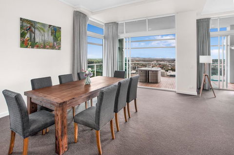 City-Centre Apartment With River Views And Balcony - Dalby Accommodation 3