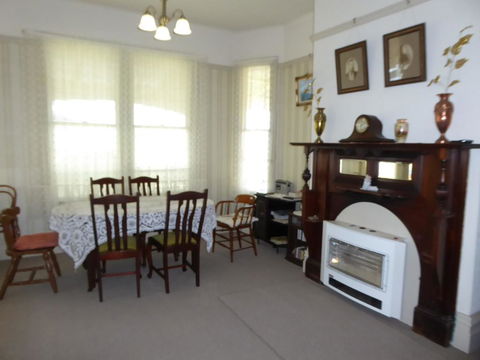 Claremont Farmhouse - Dalby Accommodation 2