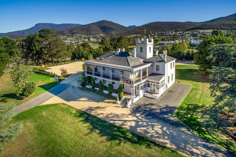 Claremont House - Dalby Accommodation 0